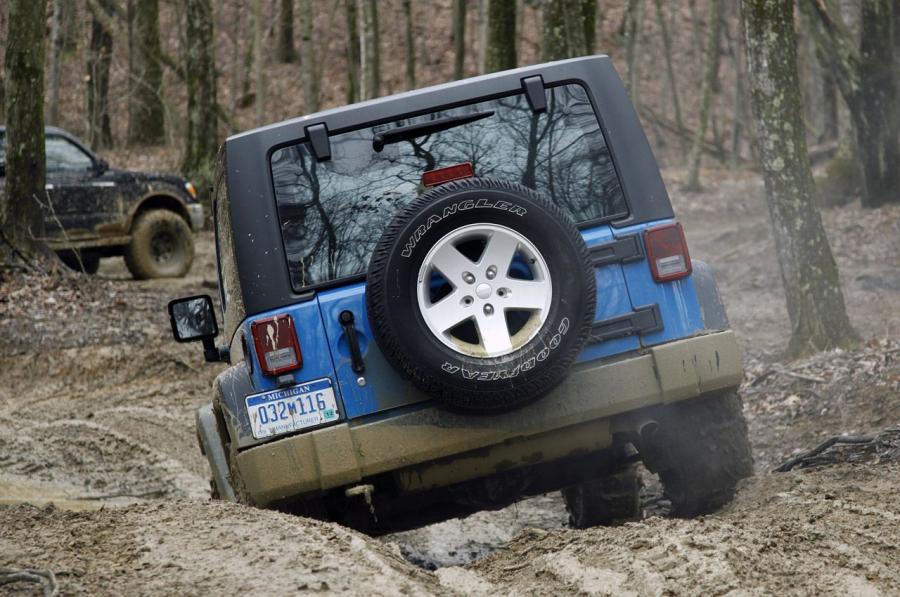  Jeep Wrangler Sport 2012 года  (фото 45 из 60)